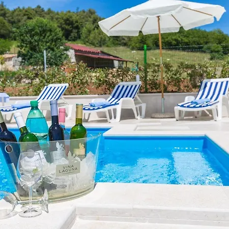 Vakantiehuis Stone House Rita With Pool *
