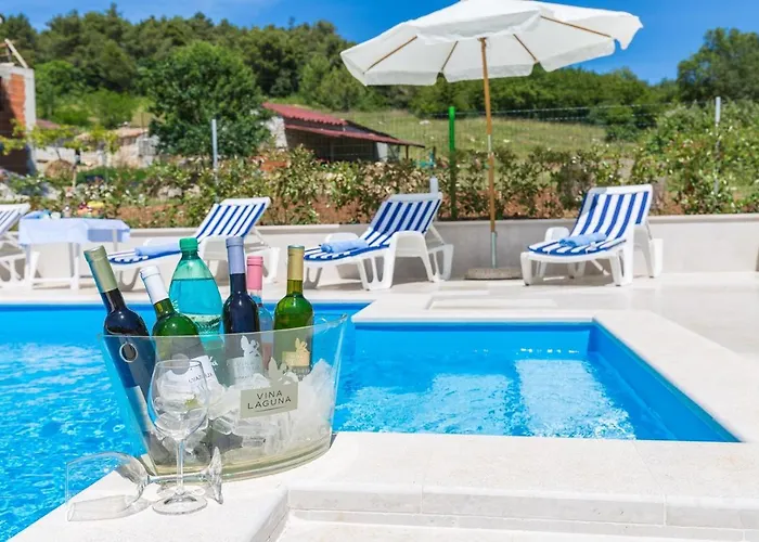 펜션 Stone House Rita With Pool *