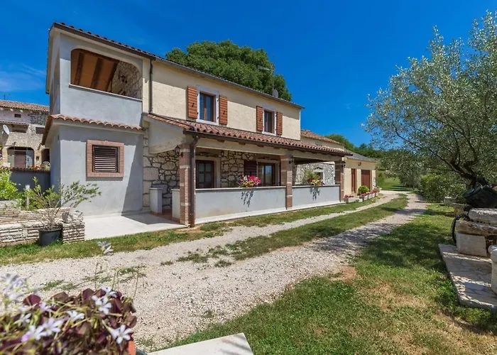 펜션 Stone House Rita With Pool