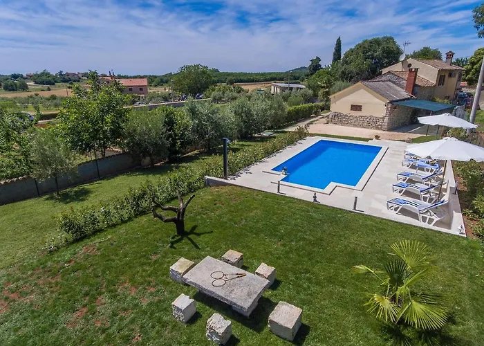 Vakantiehuis Stone House Rita With Pool