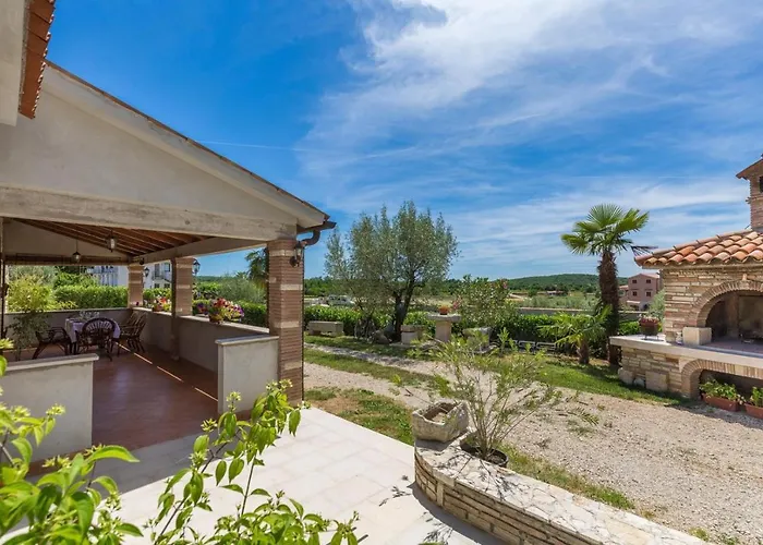 Vakantiehuis Stone House Rita With Pool *