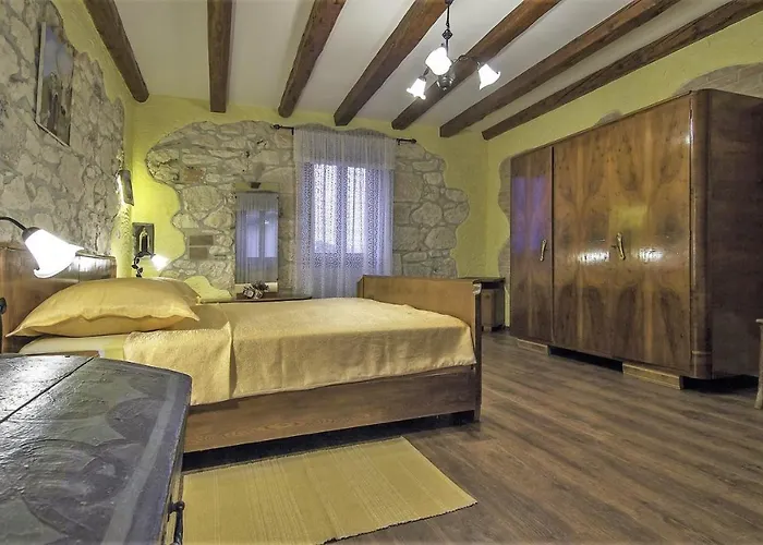 Vakantiehuis Stone House Rita With Pool Poreč