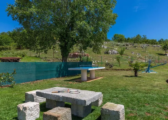 Vakantiehuis Stone House Rita With Pool Poreč